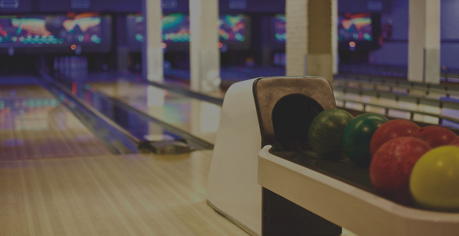 videoheaderplaceholder Clique Lanes Grand Rapids Premier Retro